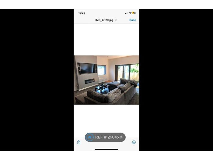 3 Bedroom Maisonette To Rent In Caswell Bay, Swansea, SA3