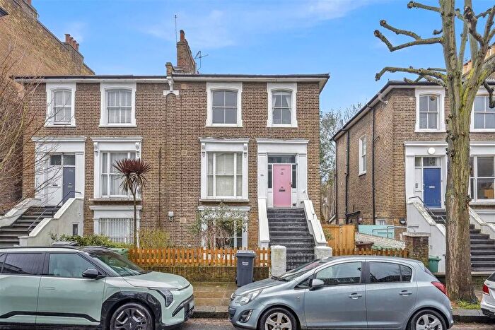 2 Bedroom Flat For Sale In Lawford Road, London, NW5