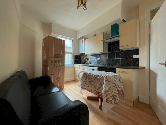 1 Bedroom Apartment To Rent In Green Lanes, Palmers Green, N13