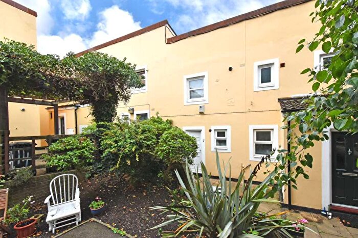 1 Bedroom Terraced House For Sale In Bayes Close, London, Greater London, SE26