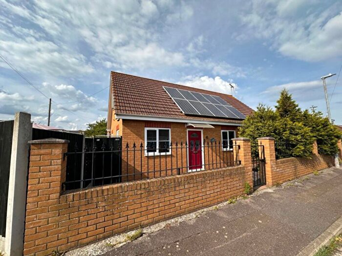4 Bedroom Detached House For Sale In Birch Close, Canvey Island, SS8