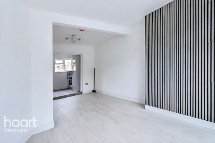 3 Bedroom Terraced House For Sale In Rosedene Avenue, Croydon, CR0