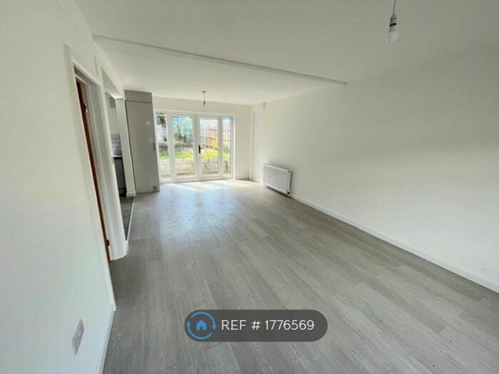 3 Bedroom Detached House To Rent In Peters Avenue, London Colney, St. Albans, AL2