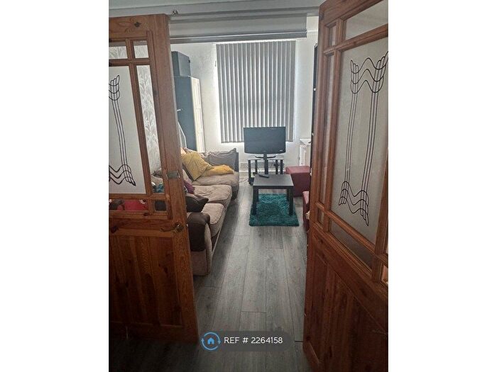 2 Bedroom Terraced House To Rent In Barringtonstreet, Manchester, M11