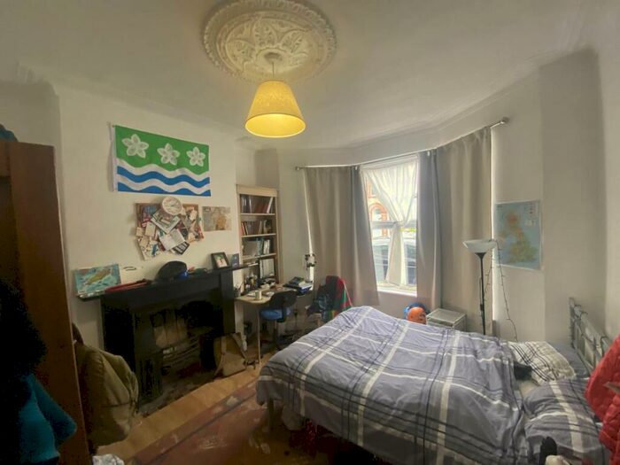 5 Bedroom House To Rent In Strathnairn Street, Roath, CF24