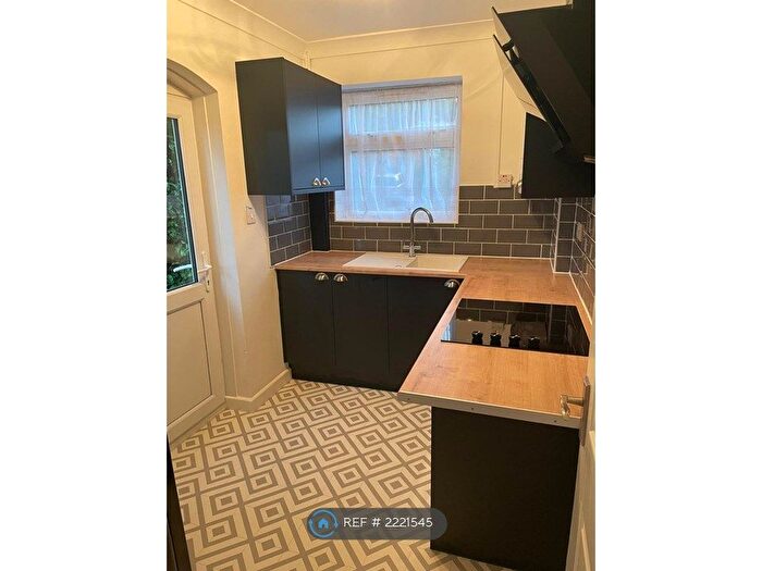 1 Bedroom Flat To Rent In Stuart Crescent, Winchester, SO22