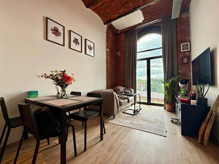 1 Bedroom Apartment To Rent In Water Street, Stockport, SK1