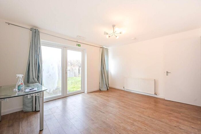 5 Bedroom Detached House To Rent In Jade Close, , Beckton, London, E16