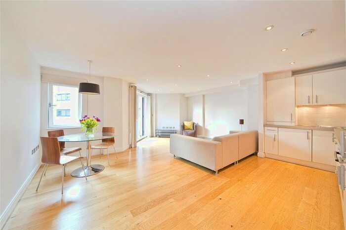 2 Bedroom Flat To Rent In Clerkenwell Road, Barbican, London, EC1M