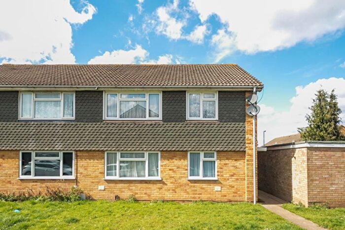 2 Bedroom Maisonette For Sale In Osterley, Hounslow, TW5