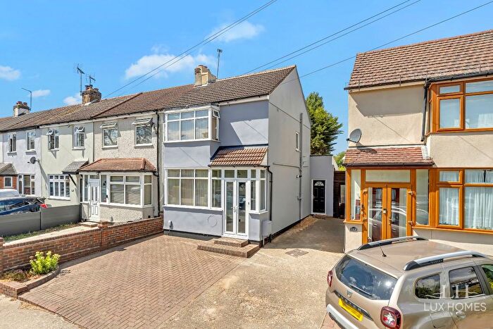2 Bedroom Terraced House For Sale In Northumberland Avenue, Hornchurch, RM11