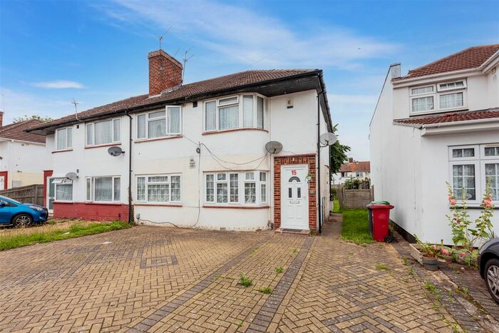 2 Bedroom Maisonette To Rent In Cornwall Avenue, Farnham Royal, Slough, SL2