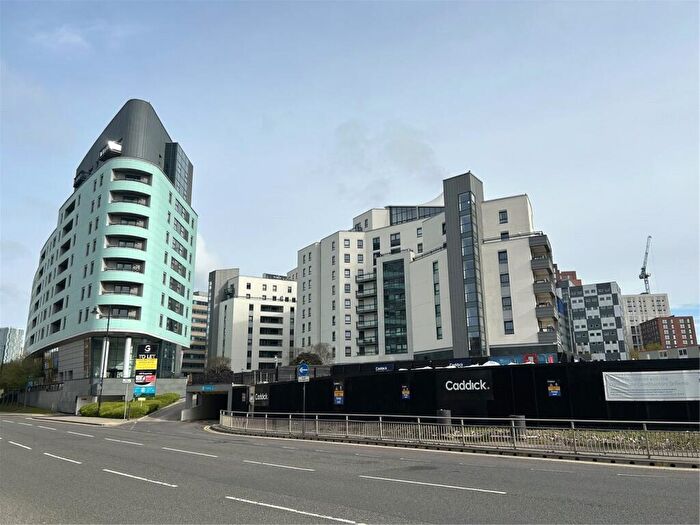 2 Bedroom Apartment To Rent In Gateway South, Marsh Lane, Leeds, LS9