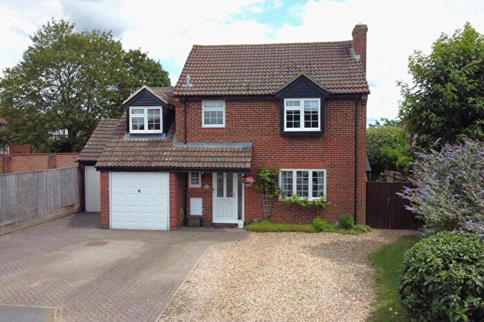 4 Bedroom Detached House For Sale In Edwin Close, Thatcham, Berkshire, RG19