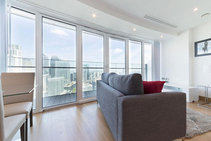 Flat To Rent In Crossharbour Plaza, Canary Wharf, E14