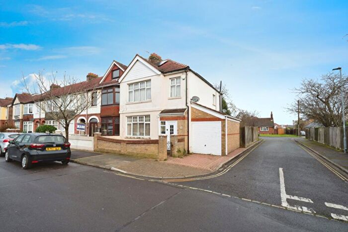 3 Bedroom End Of Terrace House For Sale In Doyle Avenue, Portsmouth, Hampshire, PO2