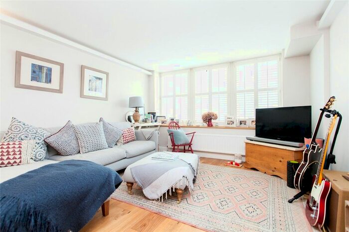2 Bedroom Flat To Rent In Palace Road, London, SW2