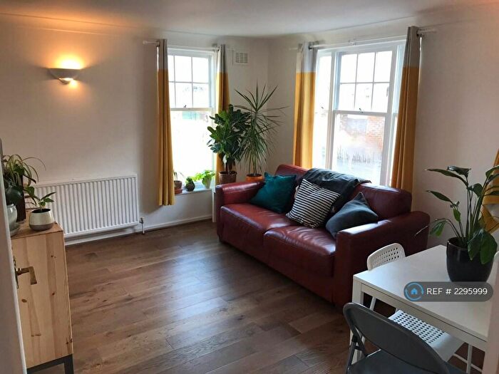 1 Bedroom Flat To Rent In Sutton Square, London, E9