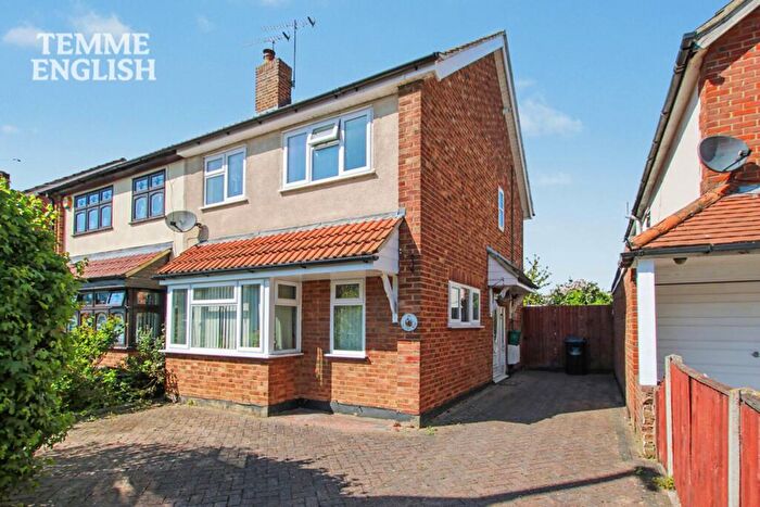 3 Bedroom Semi-Detached House For Sale In Victoria Road, Laindon, SS15