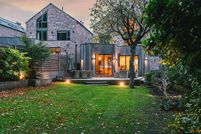 5 Bedroom Detached House For Sale In Whirlow Lane, Sheffield, S11