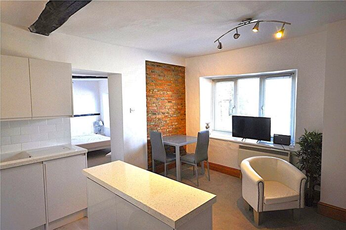 1 Bedroom Flat To Rent In High Street, Godalming, Surrey, GU7