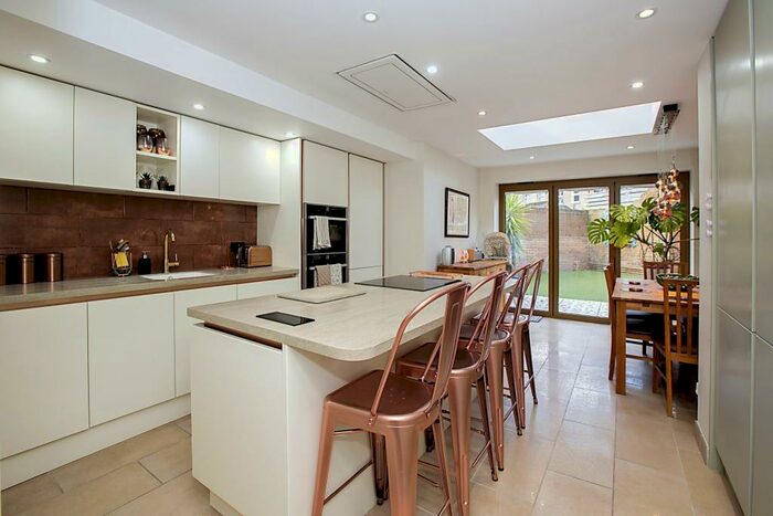 5 Bedroom Terraced House To Rent In Frith Road, Leyton, E11