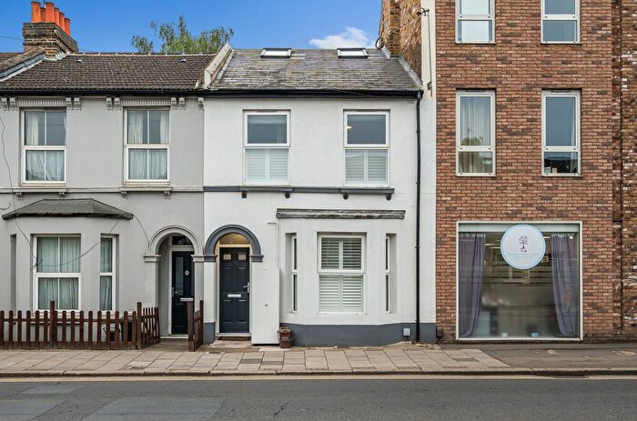 3 Bedroom Flat For Sale In Haydons Road, London, SW19