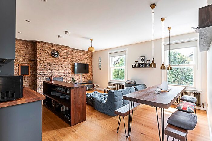 2 Bedroom Flat To Rent In Lambert Road, London, SW2