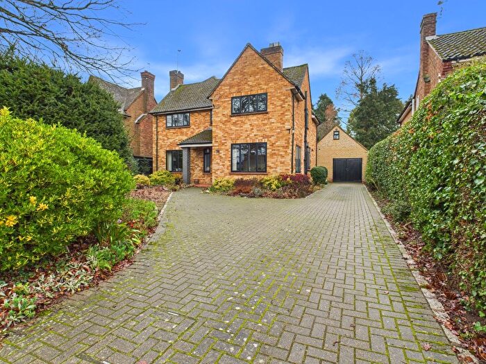4 Bedroom Detached House For Sale In Holtspur Top Lane, Beaconsfield, Buckinghamshire, HP9
