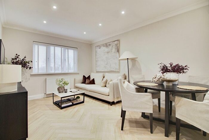 2 Bedroom Flat For Sale In Great North Road, Welwyn Garden City, AL8