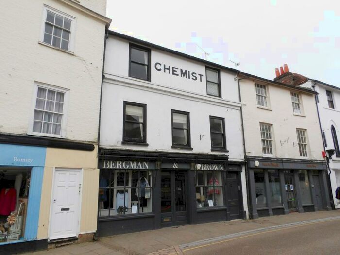 2 Bedroom Flat To Rent In Church Street, Romsey, SO51