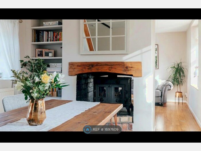 2 Bedroom Semi-Detached House To Rent In Beacon Lane, Winterbourne, Bristol, BS36