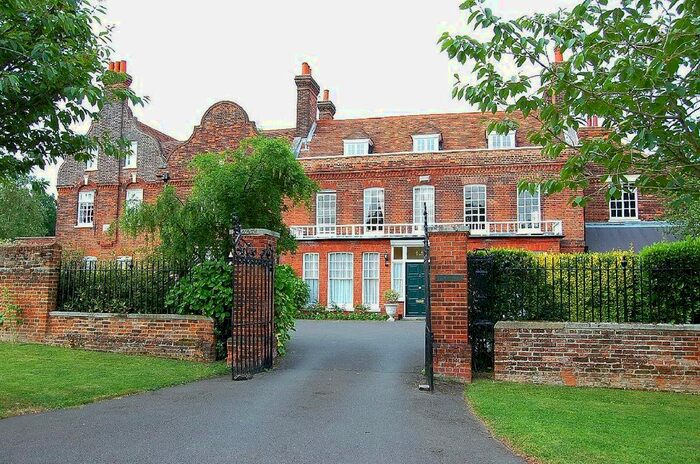 2 Bedroom Flat For Sale In Back Lane, Fryerning, Ingatestone, CM4