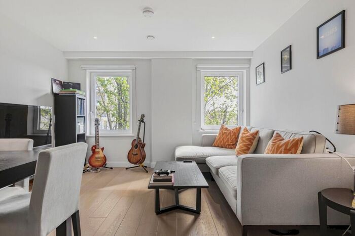 2 Bedroom Apartment For Sale In The Cooper Building, Wharf Road, London, N1