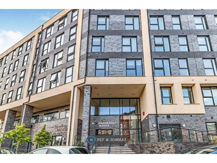 2 Bedroom Flat To Rent In Bridgewater Point, Salford, M5