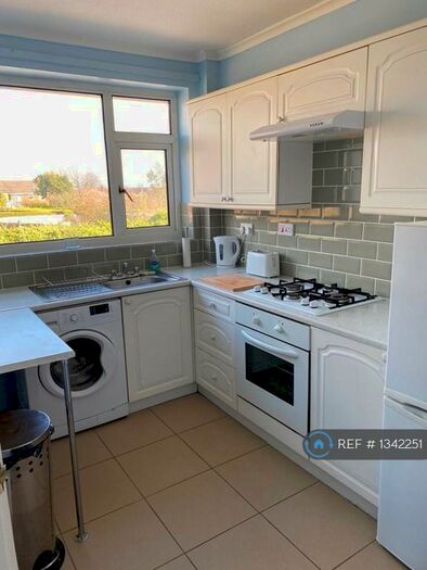 2 Bedroom Flat To Rent In Chestnut Drive, Mansfield, NG18