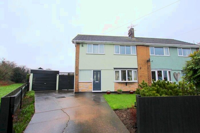 3 Bedroom Semi-Detached House For Sale In Woodlands Avenue, Immingham, DN40