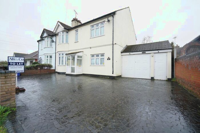 4 Bedroom Detached House To Rent In Brockhurst Villa, Clockhouse Lane, North Stifford, Grays, RM16