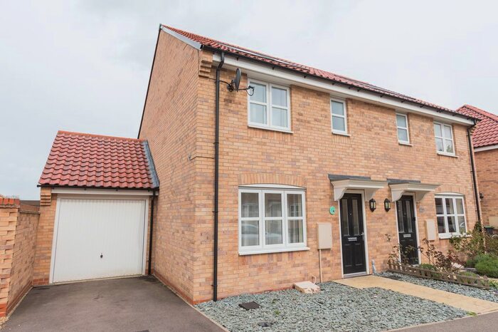 3 Bedroom Semi-Detached House To Rent In Harrington Road, Irthlingborough, Wellingborough, NN9