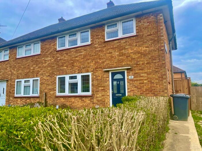 3 Bedroom House To Rent In Wentworth Avenue, Luton, LU4