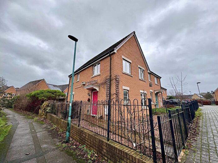 3 Bedroom Semi Detached House For Sale In Pennyquick View, Bath, BA2