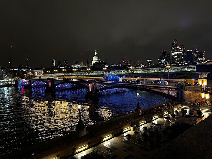 Studio To Rent In River Court, Upper Ground, London, SE1