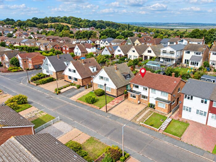 3 Bedroom Semi Detached House For Sale In Russet Way, Hockley, Essex, SS5