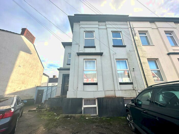 2 Bedroom Flat To Rent In Brougham Road, Wallasey, CH44