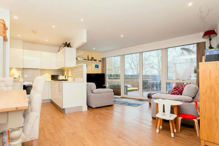 3 Bedroom Apartment To Rent In Citrine Apartments, New Gun Wharf, London, E3