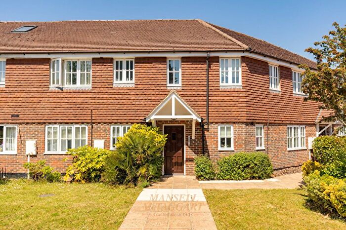 1 Bedroom Flat For Sale In Hollands Court, East Grinstead, RH19