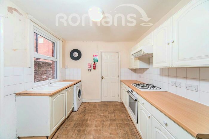 1 Bedroom Flat To Rent In Elm Lodge Avenue, Reading, RG30