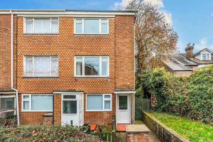 2 Bedroom Maisonette Flat To Rent In Scott Avenue, Rainham, Gillingham, Kent, ME8