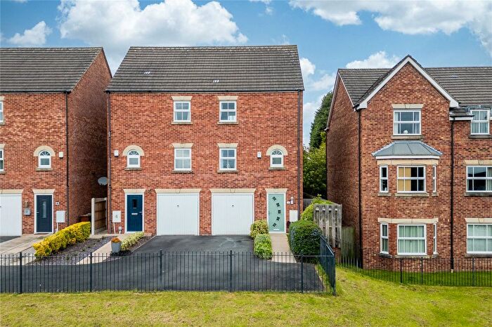 3 Bedroom Semi-Detached House For Sale In Farringdon Close, Hemsworth, Pontefract, WF9