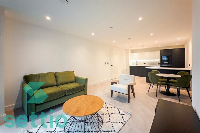 2 Bedroom Apartment To Rent In Vista River Tower, M3